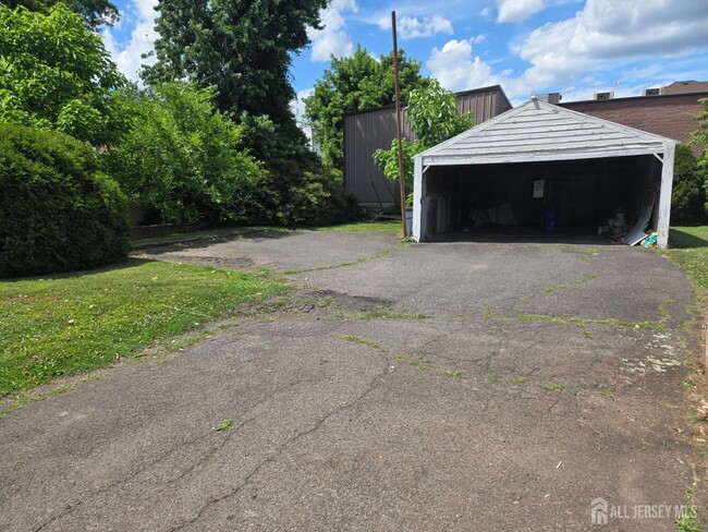 Building Photo - 108 Bell Ave