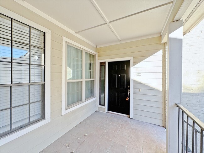 Building Photo - 2700 Revere St