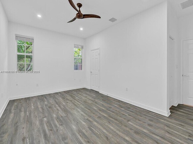 Building Photo - 1350 Crystal Way