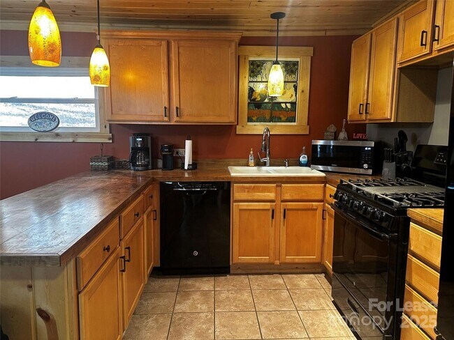 Building Photo - 717 Deep Gap Rd