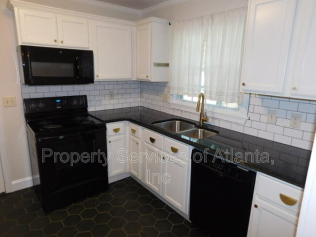 Building Photo - 482 Hyde Dr NE