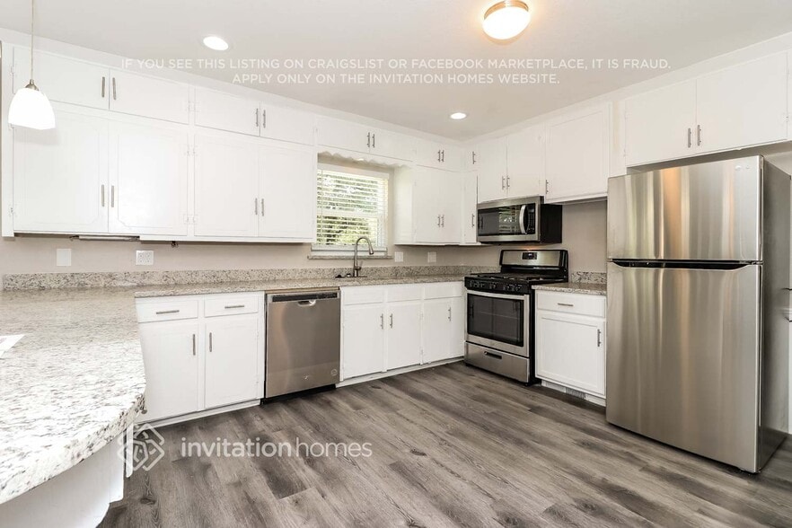 Building Photo - 310 E Huitt Ln