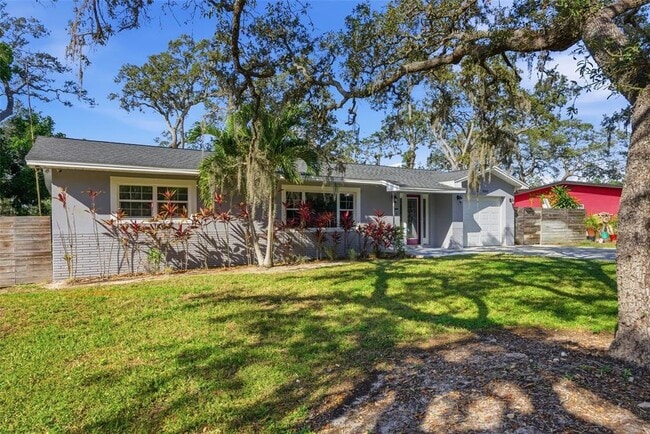 Building Photo - 5080 Oaklawn Ln