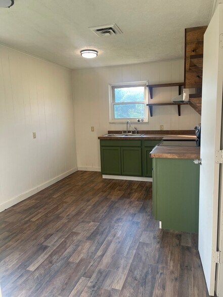 Building Photo - 228 Gatewood Rd