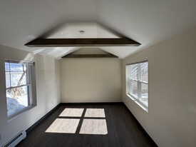 Building Photo - 15 Pleasant Pl