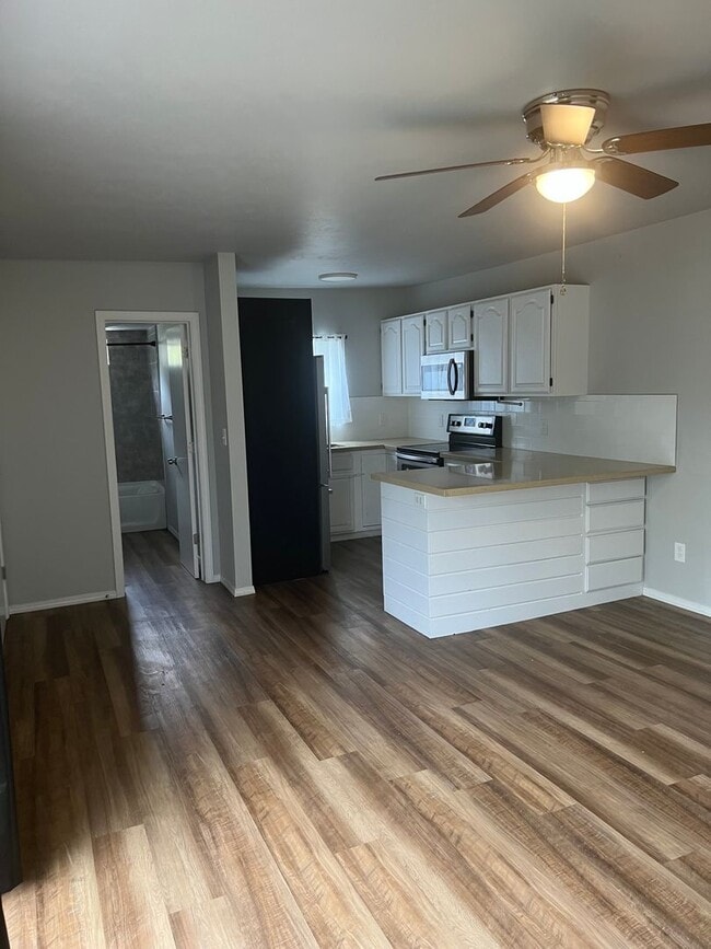 Building Photo - "PENDING APPLICATION" Charming 1 Bed/ 1 Bath Home with Large Yard