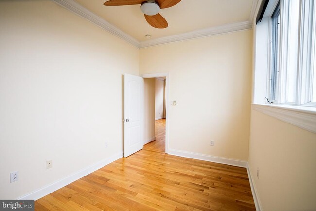 Building Photo - 526 S 3rd St