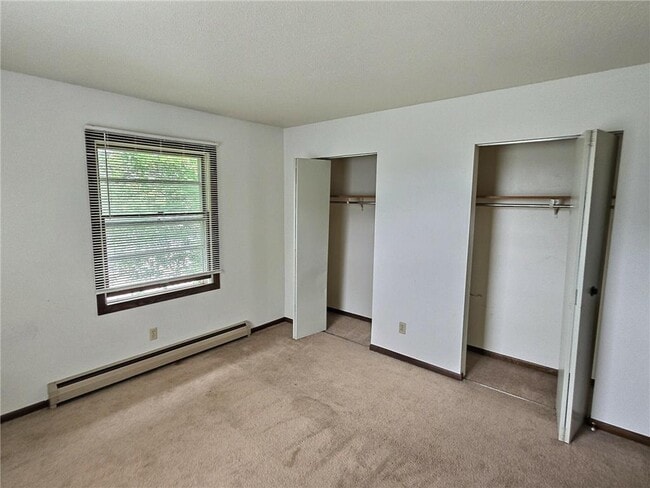 Building Photo - 650 Summit Dr