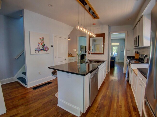 Building Photo - 95 Hull Aly