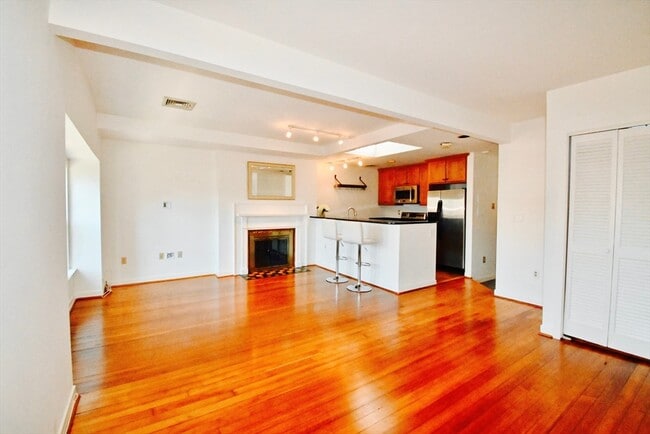 Building Photo - 32 Fairfield St