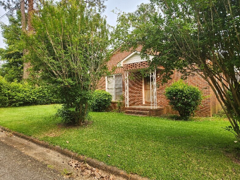 Building Photo - 440 Cinderella Ln SE