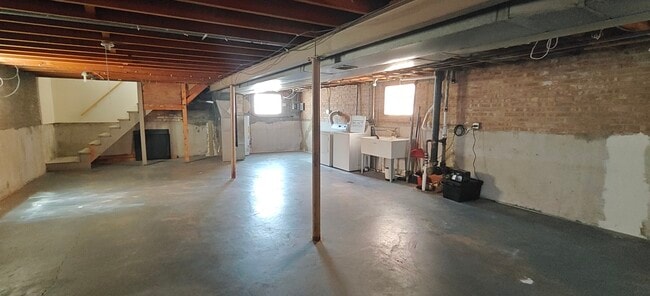 Building Photo - 10824 S Sacramento Ave