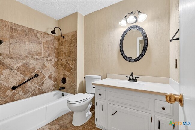 Building Photo - 1108 Houston St