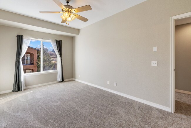 Building Photo - Immaculate 2 Bed 2 Bath Condo with Pikes Peak Views in D49!!!