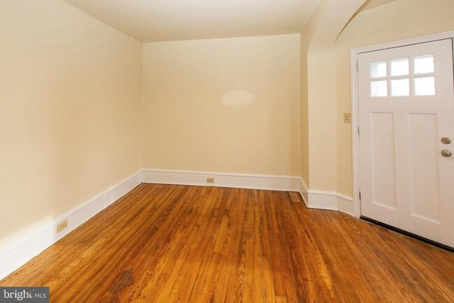 Building Photo - 427 E Main St