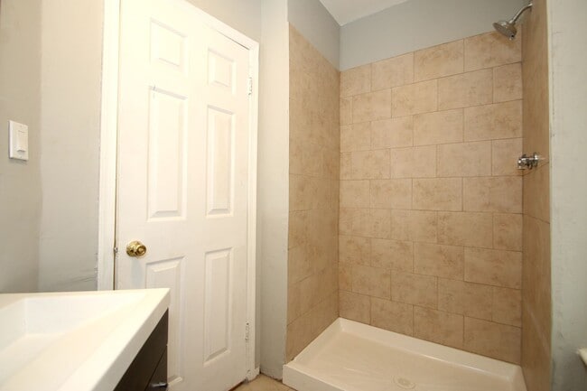 Building Photo - 42 Walnut St