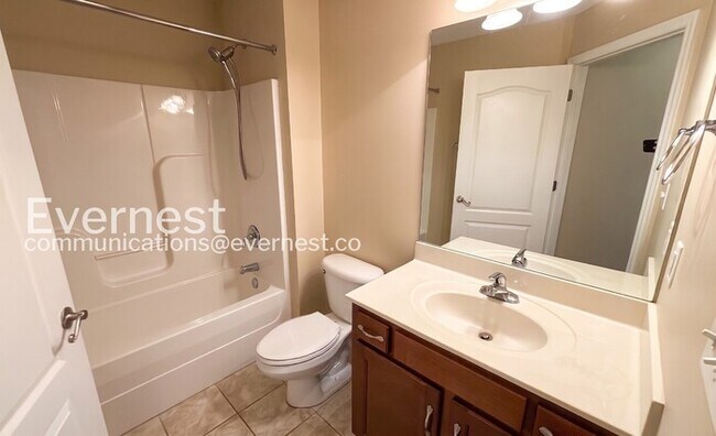 Building Photo - 4 Bed, 3 Bath Home with Garage / Pet-Friendly / Available Now!