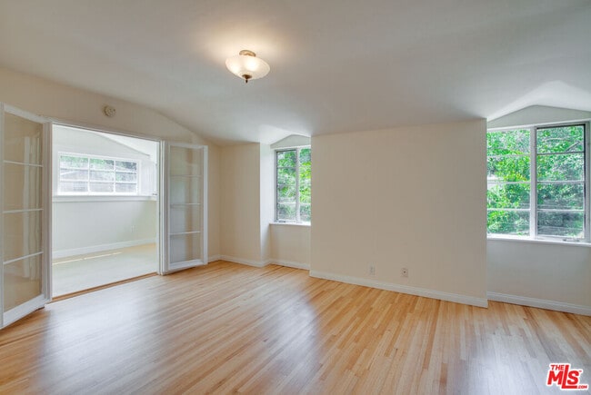 Building Photo - 10309 Chrysanthemum Ln