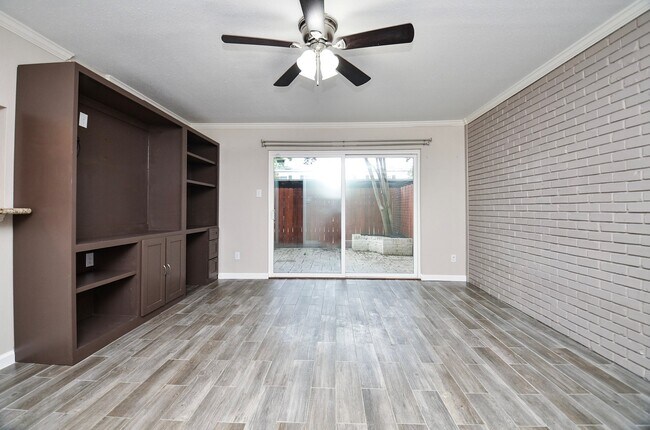 Building Photo - 13074 Trail Hollow Dr