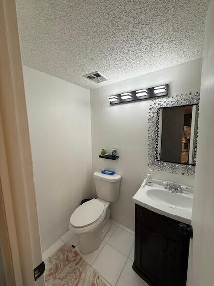 Building Photo - 410 NW 68th Ave