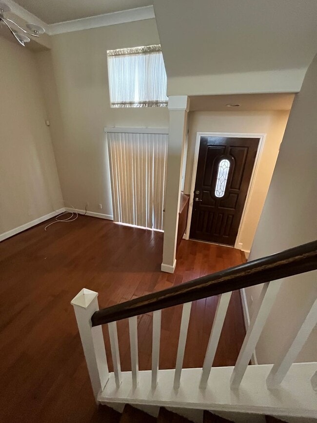 Building Photo - Spacious 3 bedroom, 3 bathroom apartment for rent in San Gabriel