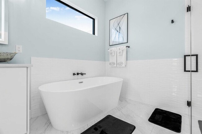 Building Photo - 3611 Gulfstream Pkwy