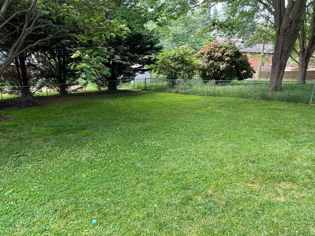 Building Photo - Charming 3 Bedroom Christiansburg Home