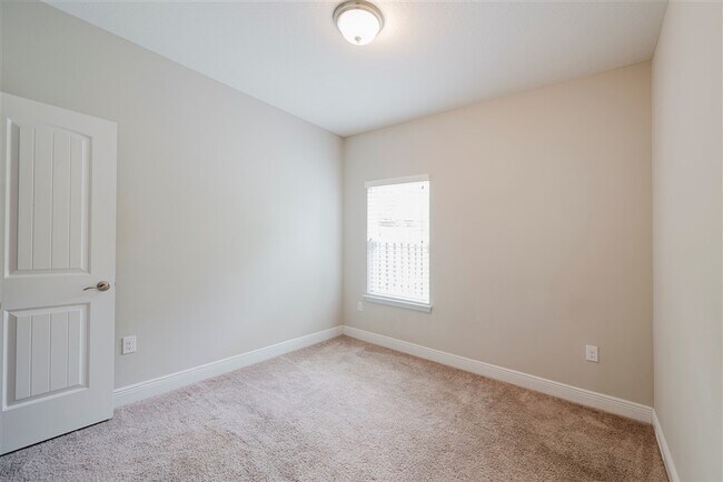 Building Photo - 44 Hollyn Ct