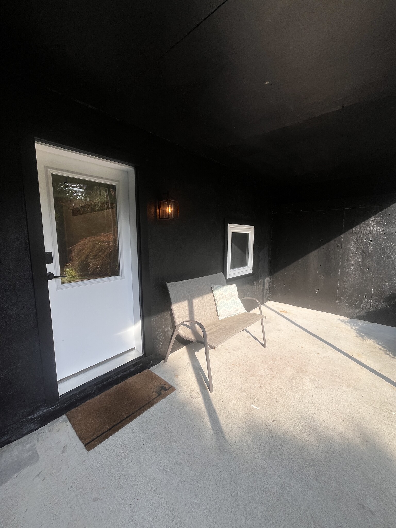 Building Photo - 266 Malletts Bay Ave