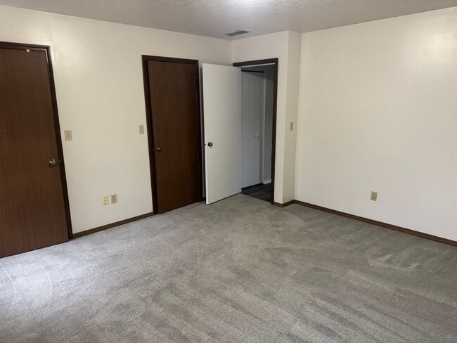 Building Photo - 1376 Red Tail Hawk Dr