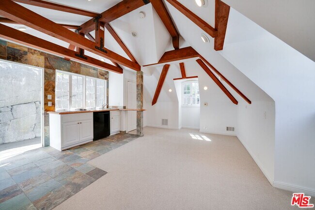 Building Photo - 2628 Mandeville Canyon Rd
