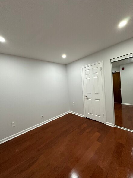 Building Photo - 2333 Catharine St