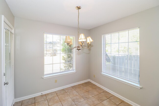 Building Photo - 8112 Country Mill Cove