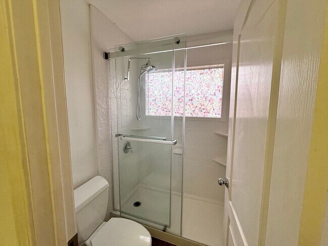 Building Photo - $500 OFF FIRST MONTH! Stunning 4 Bed 4 Bat...