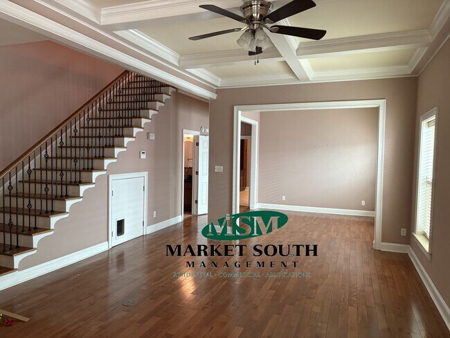 Building Photo - **APPLICATION PENDING!! Renovated Historic District!