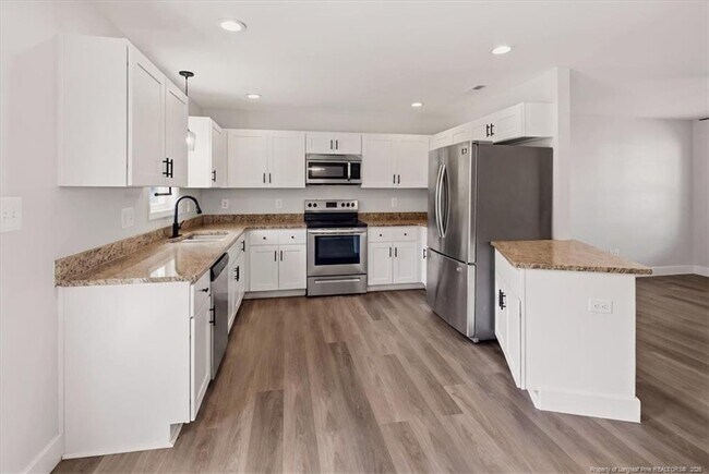 Building Photo - 170 Starlight Dr