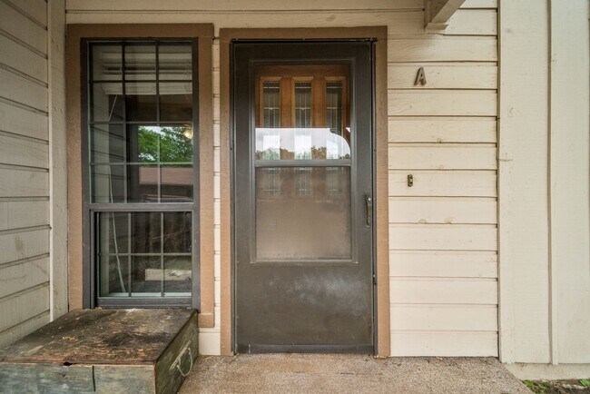 Building Photo - Cozy 2 Bedroom Condo located in the South Tulsa