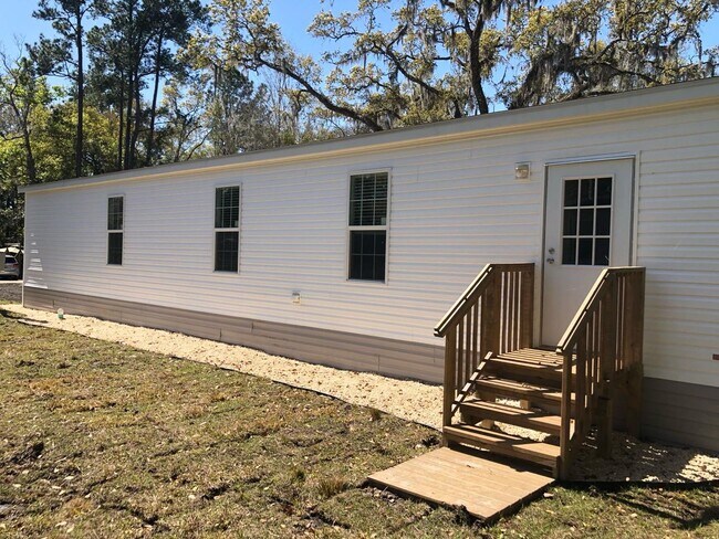 Building Photo - 18043 Ferry Ave