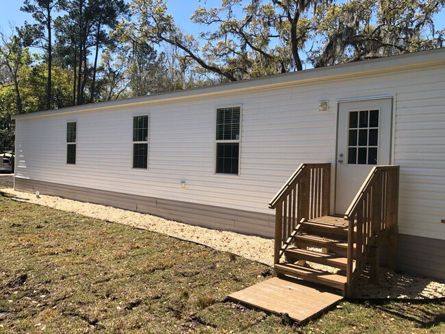 Building Photo - 3/2 Brooksville Available Now !