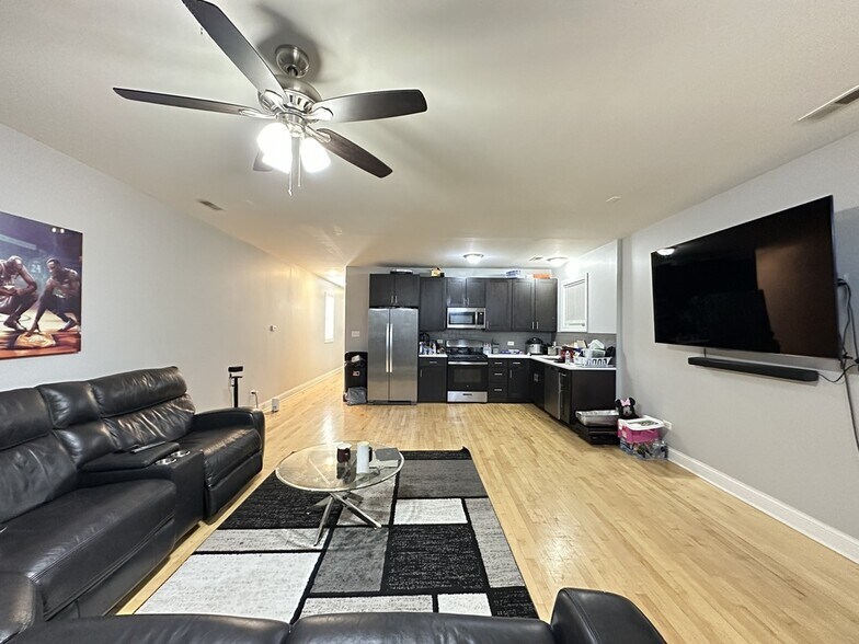 Building Photo - 364 N Hamlin Ave