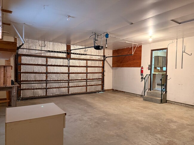 Building Photo - 1070 E Margaret Ave