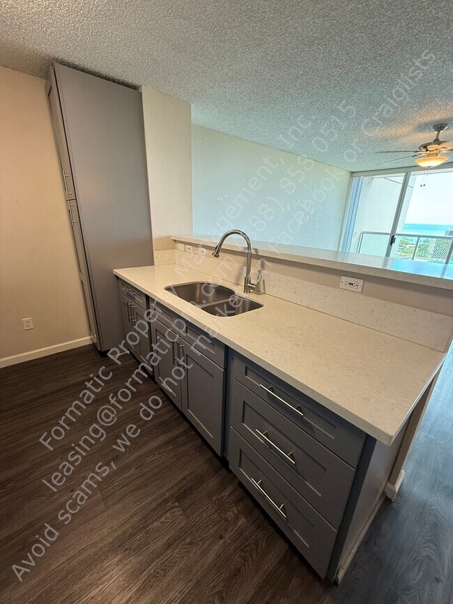 Building Photo - Live, Work & Play in the Heart of Honolulu...