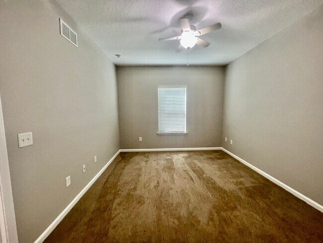 Building Photo - Stylish 3 Bedroom, 2 bath Condo with Woode...
