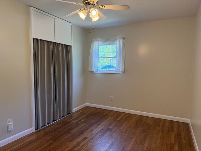 Building Photo - Cute 3 Bedroom, 2 Bath Home Near Asheville Mall
