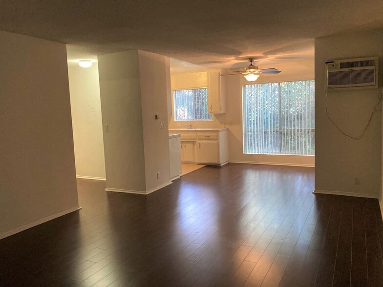 Building Photo - 10745 Hortense St