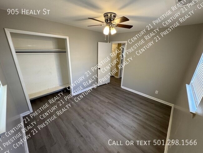 Building Photo - 905 Healy St