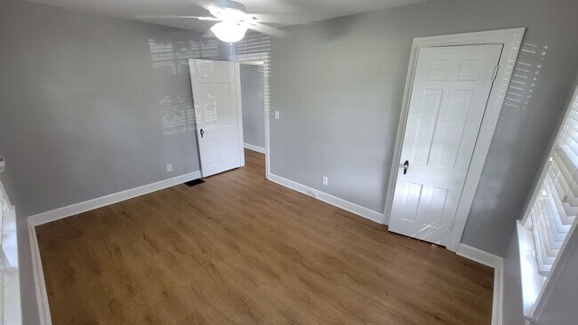 Building Photo - 4305 Briarwood Rd