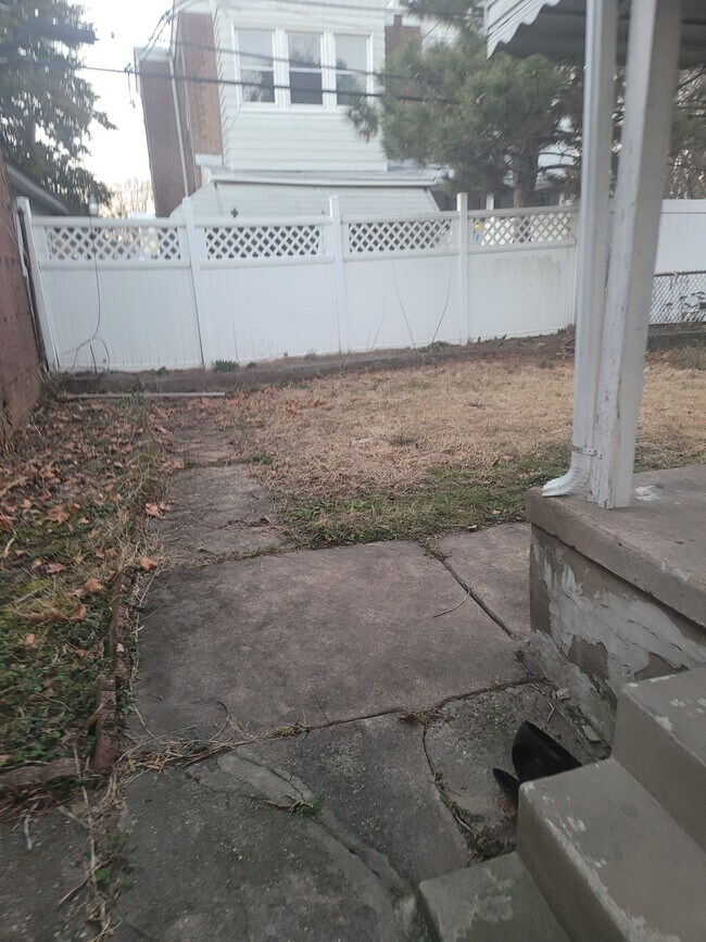 Building Photo - 7008 Ditman St