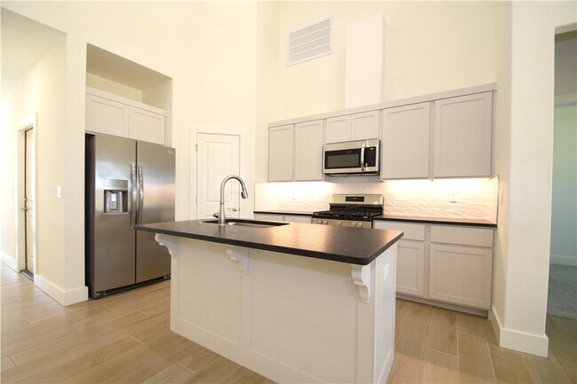 Building Photo - 401 Azurite Rd