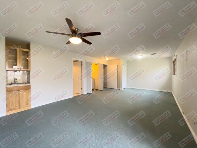 Building Photo - 2 bedroom home in Indian Hills